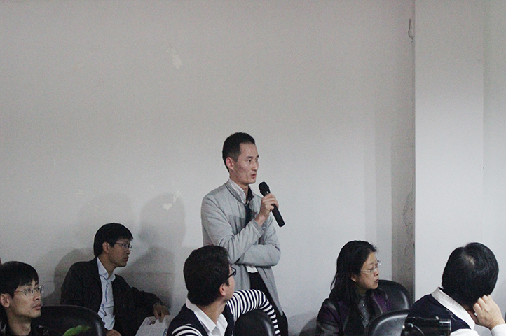 觀眾與演講嘉賓展開了激烈的討論。