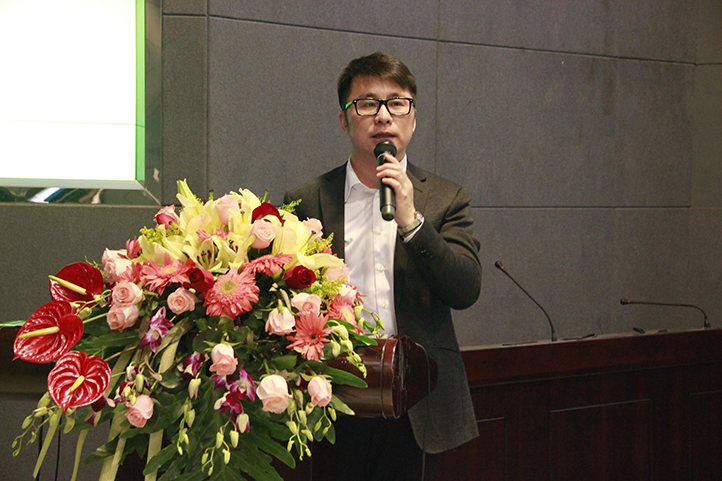 京微雅格副總裁王海力先生在可穿戴論壇上演講。