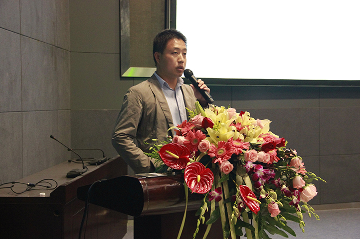 在可穿戴論壇中，TI 中國區(qū)市場經(jīng)理文司華先生演講可穿戴設(shè)備電源管理新熱點(diǎn)。