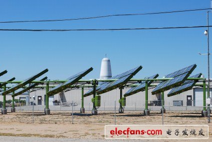 太陽能電池板：在整個莫哈韋沙漠，我們可以看到很多這種太陽能電池板