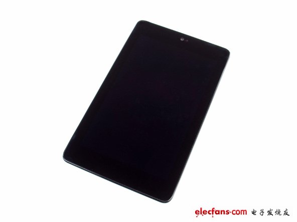 谷歌Nexus 7內(nèi)部主要硬件組成：8 or 16 GB 硬盤(pán)；1 GB RAM；四核Tegra 3處理器