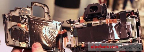 Roger Cicala在收回一臺用于出租的幾乎全新的 佳能 5D Mark III 相機后，發(fā)現(xiàn)里面有一顆松動的螺絲嘩啦作響。