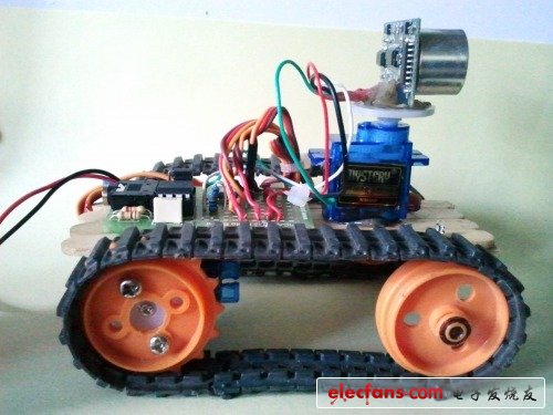 因?yàn)檫@是我第一個(gè)利用Pic Axe 08m2制作的機(jī)器人，因此我打算把它盡可能做小一點(diǎn)