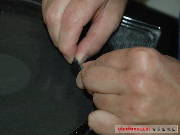 將處理器截成兩半，用來(lái)照截面圖