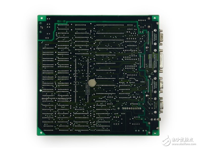 這可真是個(gè)古董：蘋(píng)果第一代Mac深度拆解