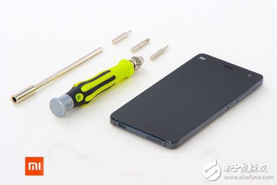 退燒過后的精致做工，小米4真機拆解