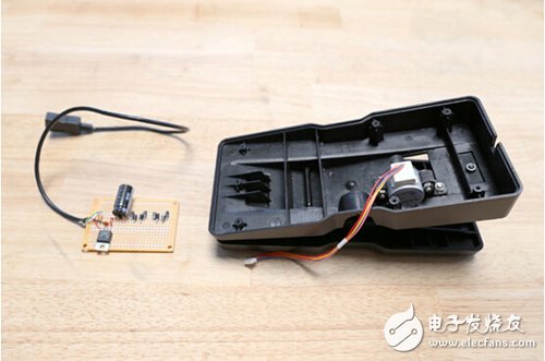 腳踏七彩“翔”云？看清楚，那可是充電器！