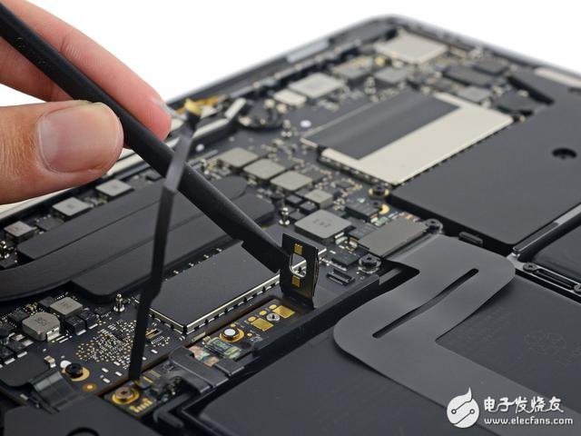 蘋果新Macbook Pro13寸拆解:集成度創(chuàng)新高度 搭配史上最好音質(zhì)