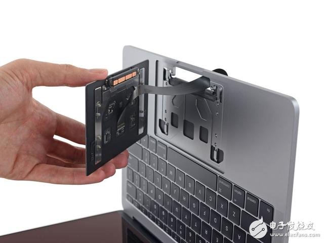 蘋果新Macbook Pro13寸拆解:集成度創(chuàng)新高度 搭配史上最好音質(zhì)