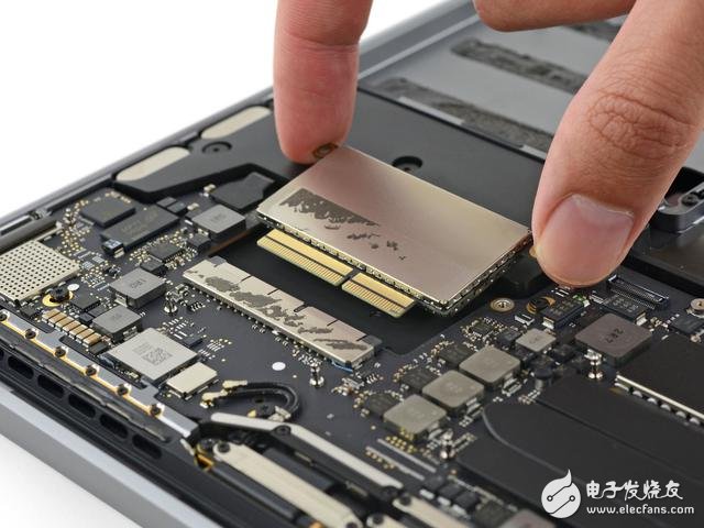 蘋果新Macbook Pro13寸拆解:集成度創(chuàng)新高度 搭配史上最好音質(zhì)