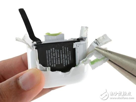 蘋果Airpods超詳細(xì)拆解 拆一次就報(bào)廢的無線耳機(jī)