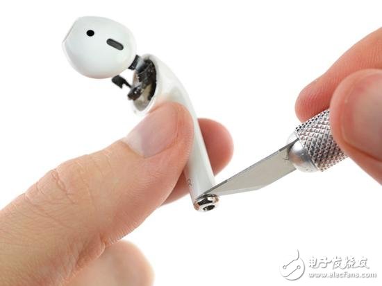 蘋果Airpods超詳細(xì)拆解 拆一次就報(bào)廢的無線耳機(jī)