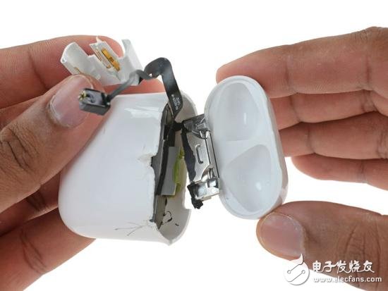蘋果Airpods超詳細(xì)拆解 拆一次就報(bào)廢的無線耳機(jī)