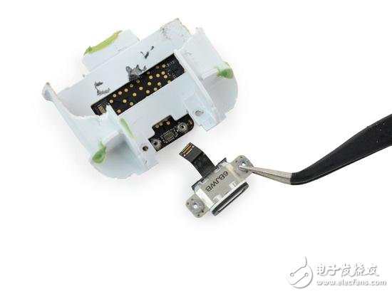 蘋果Airpods超詳細(xì)拆解 拆一次就報(bào)廢的無線耳機(jī)