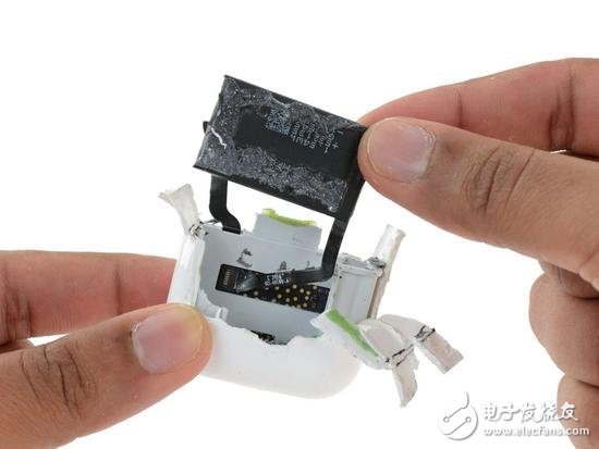 蘋果Airpods超詳細(xì)拆解 拆一次就報(bào)廢的無線耳機(jī)
