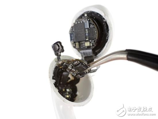 蘋果Airpods超詳細(xì)拆解 拆一次就報(bào)廢的無線耳機(jī)