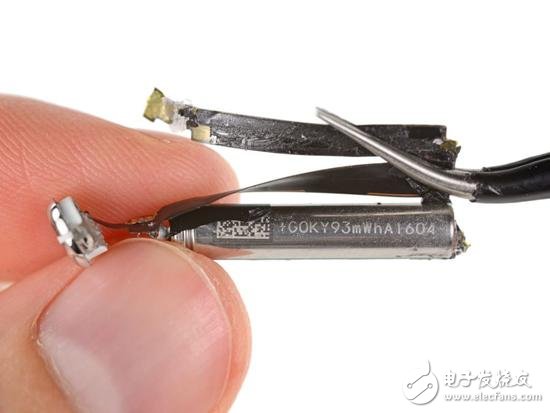 蘋果Airpods超詳細(xì)拆解 拆一次就報(bào)廢的無線耳機(jī)