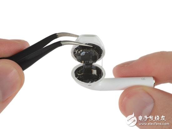蘋果Airpods超詳細(xì)拆解 拆一次就報(bào)廢的無線耳機(jī)