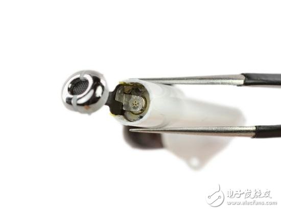 蘋果Airpods超詳細(xì)拆解 拆一次就報(bào)廢的無線耳機(jī)