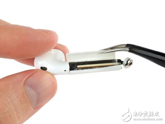 蘋果Airpods超詳細(xì)拆解 拆一次就報(bào)廢的無線耳機(jī)