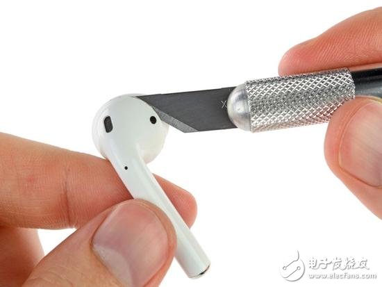 蘋果Airpods超詳細(xì)拆解 拆一次就報(bào)廢的無線耳機(jī)