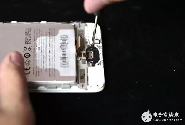 魅藍5s拆解：支持18W快充的小機身，竟然塞了這么大的東西！