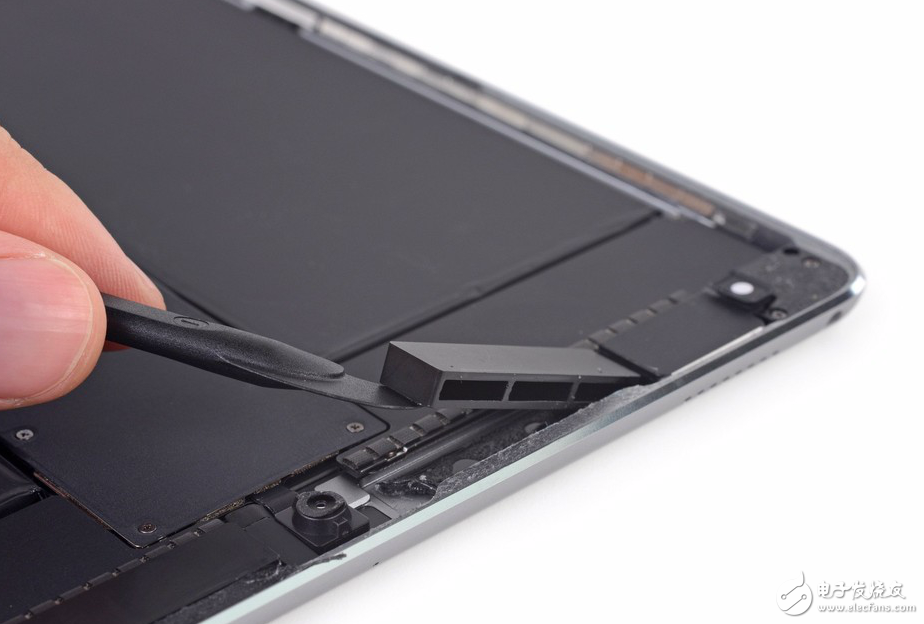 10.5英寸iPad Pro首拆解：為了高刷新頻率上了四根排線！