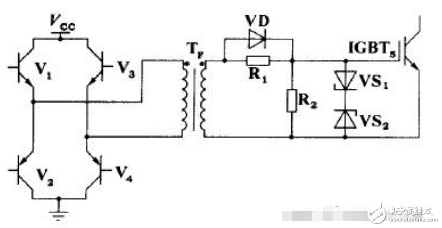脈沖變壓器驅(qū)動(dòng)電路如圖所示，V1～V4組成脈沖變壓器一次側(cè)驅(qū)動(dòng)電路，通過(guò)控制V1、V4和V2、V3的輪流導(dǎo)通，將驅(qū)動(dòng)脈沖加至變壓器的一次側(cè)，二次側(cè)通過(guò)電阻R1與IGBT5柵極相連，R1、R2防止IGBT5柵極開(kāi)路并提供充放電回路，R1上并聯(lián)的二極管為加速二極管，用以提高IGBT5的開(kāi)關(guān)速度，穩(wěn)壓二極管VS1、VS2的作用是限制加在IGBT5g-e端的電壓，避免過(guò)高的柵射電壓擊穿柵極。柵射電壓一般不應(yīng)超過(guò)20 V。
