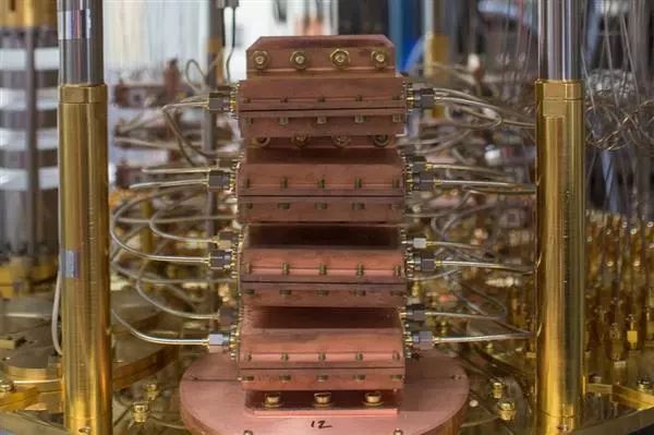 IBM已經成功構建50量子比特的量子計算處理器的樣機并在IBM Q系統(tǒng)中使用