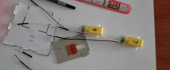 利用51單片機(jī)制作廉價(jià)盒仔機(jī)器人的步驟過(guò)程解析