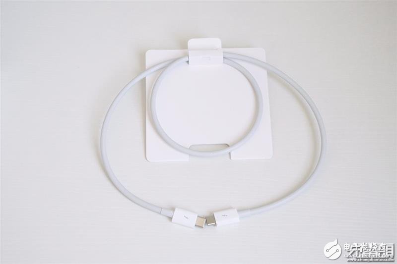 蘋(píng)果雷電3 100W數(shù)據(jù)線拆解：288元值了！