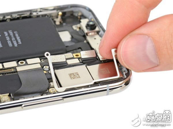 iPhone X最專(zhuān)業(yè)深度拆解！驚現(xiàn)神秘芯片