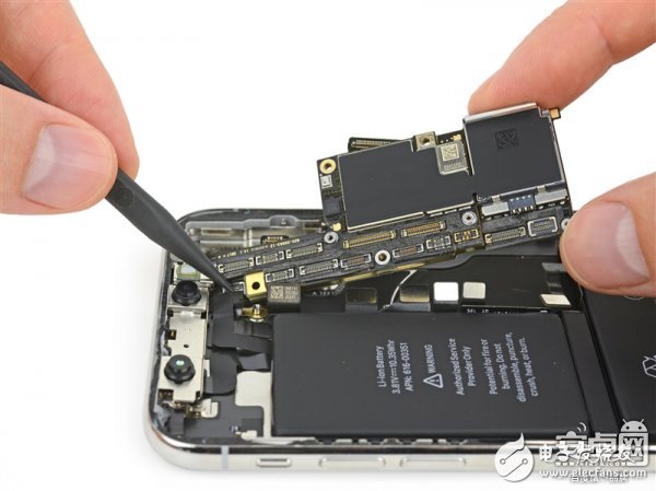 iPhone X最專(zhuān)業(yè)深度拆解！驚現(xiàn)神秘芯片