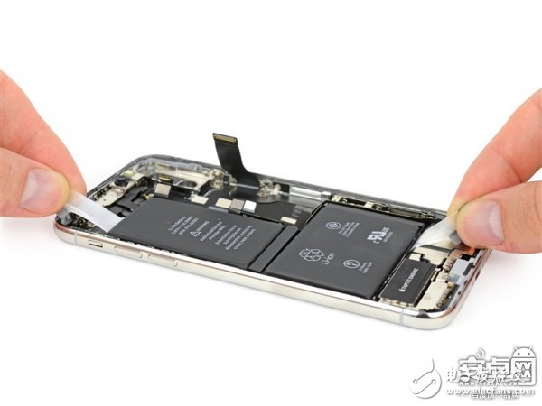 iPhone X最專(zhuān)業(yè)深度拆解！驚現(xiàn)神秘芯片