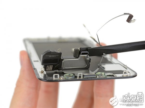 iPhone X最專(zhuān)業(yè)深度拆解！驚現(xiàn)神秘芯片