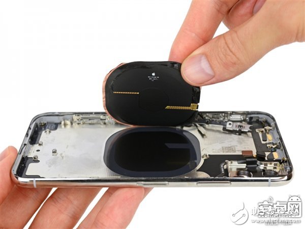 iPhone X最專(zhuān)業(yè)深度拆解！驚現(xiàn)神秘芯片