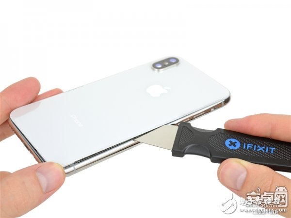 iPhone X最專(zhuān)業(yè)深度拆解！驚現(xiàn)神秘芯片
