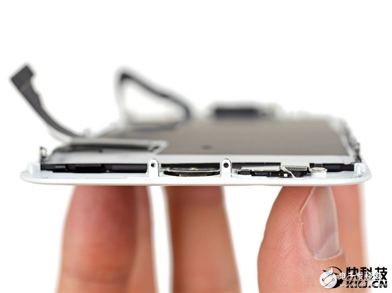 iPhone 8完全拆解：罕見2GB內存造就奇跡！