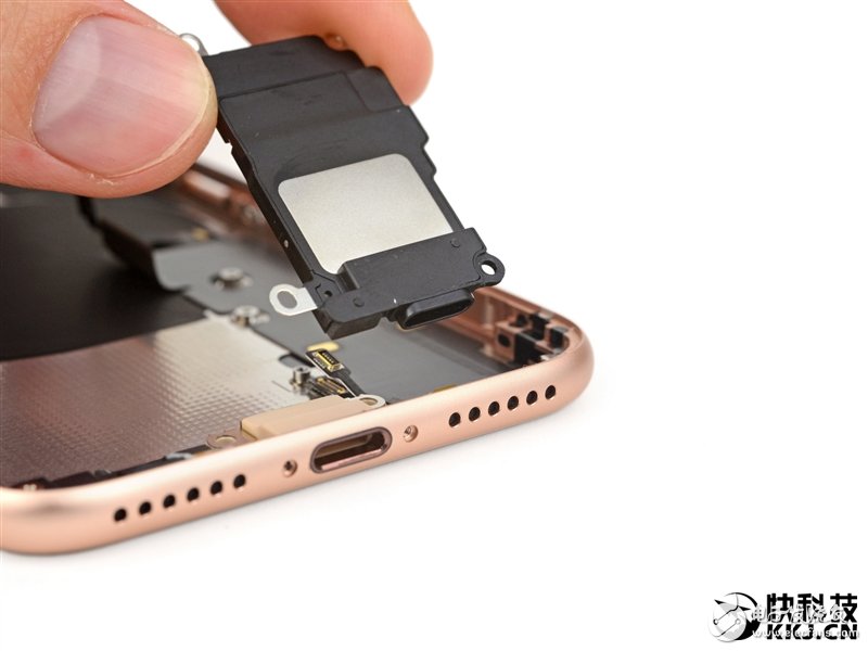 iPhone 8完全拆解：罕見2GB內存造就奇跡！