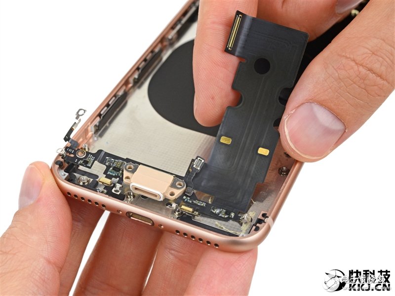 iPhone 8完全拆解：罕見2GB內存造就奇跡！