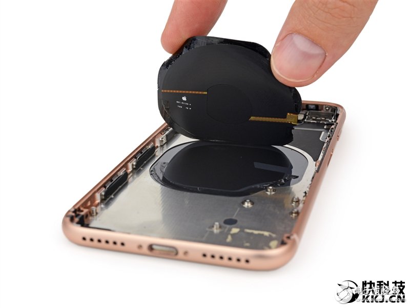 iPhone 8完全拆解：罕見2GB內存造就奇跡！