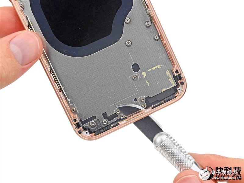iPhone 8完全拆解：罕見2GB內存造就奇跡！