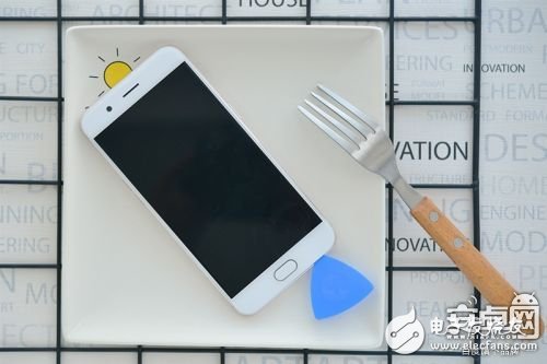 2999元！OPPO R11拆解：居然具備生活防水？(組圖)