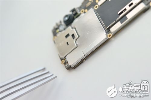 2999元！OPPO R11拆解：居然具備生活防水？(組圖)