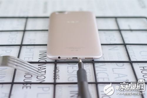2999元！OPPO R11拆解：居然具備生活防水？(組圖)