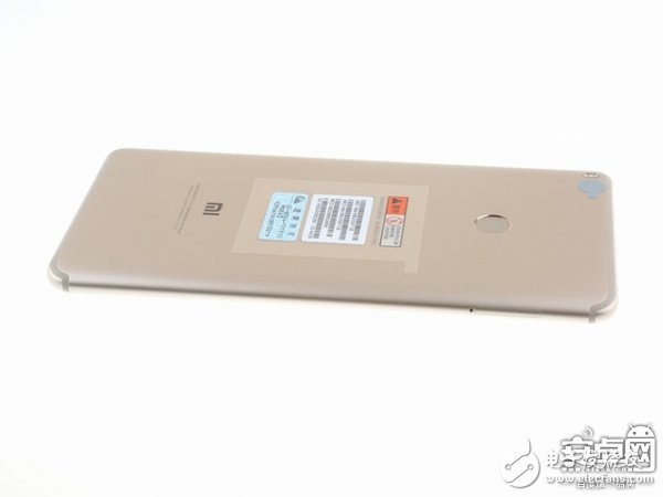 小米Max 2手機(jī)拆解：動手難度不高，容易維修
