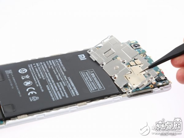 小米Max 2手機(jī)拆解：動手難度不高，容易維修