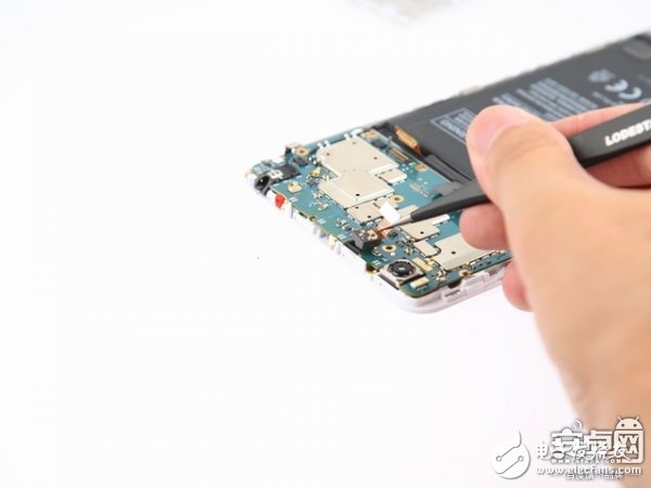 小米Max 2手機(jī)拆解：動手難度不高，容易維修