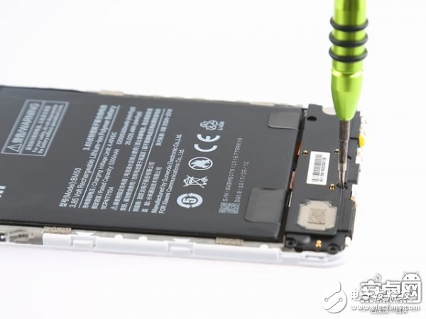 小米Max 2手機(jī)拆解：動手難度不高，容易維修