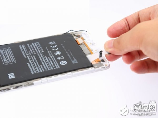 小米Max 2手機(jī)拆解：動手難度不高，容易維修